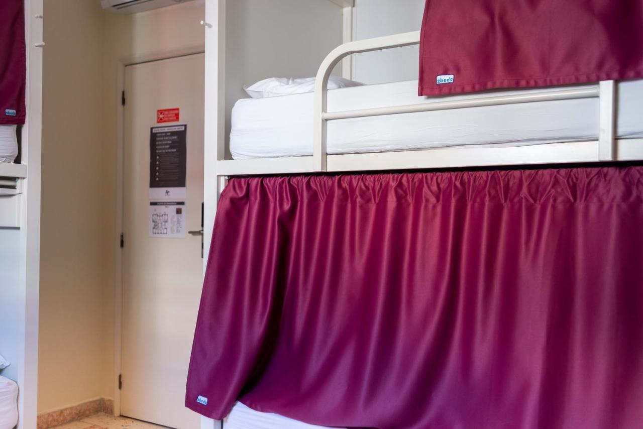 Bed 4-Bed Mixed Dormitory Room