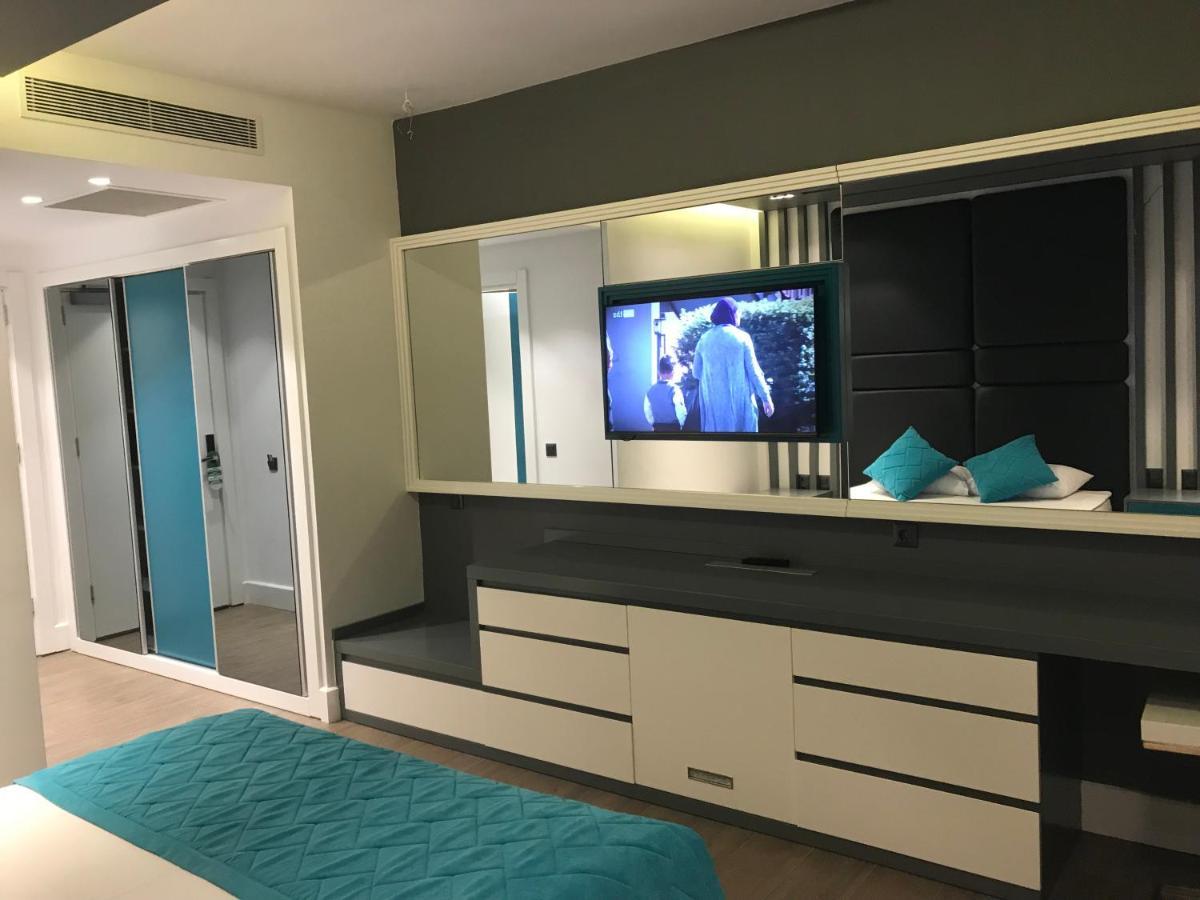 Deluxe Double Room (2 Adults + 1 Child)