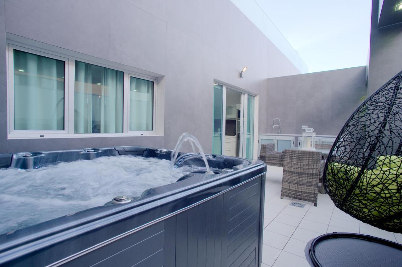 Suite Senior con terraza y jacuzzi