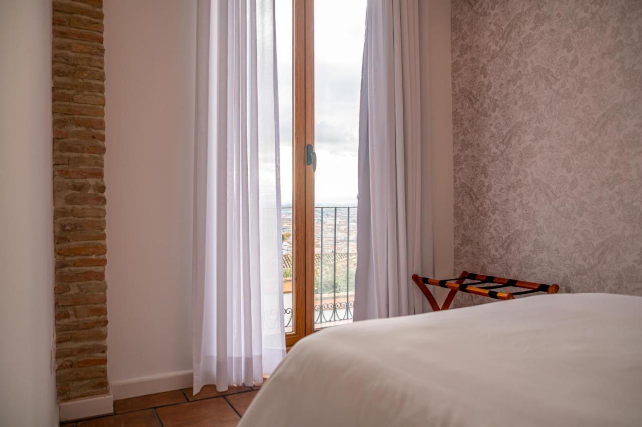Deluxe Room Alhambra View 4