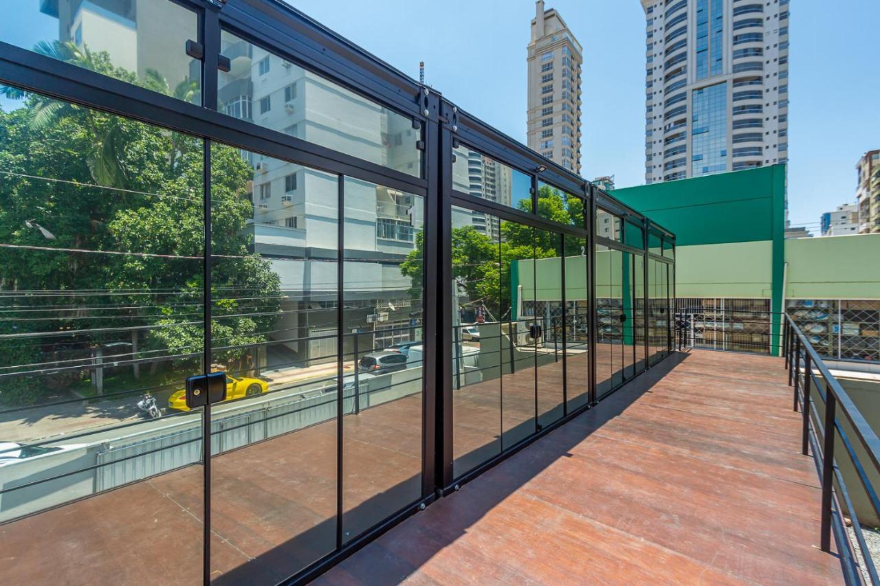 Apartamento com Varanda