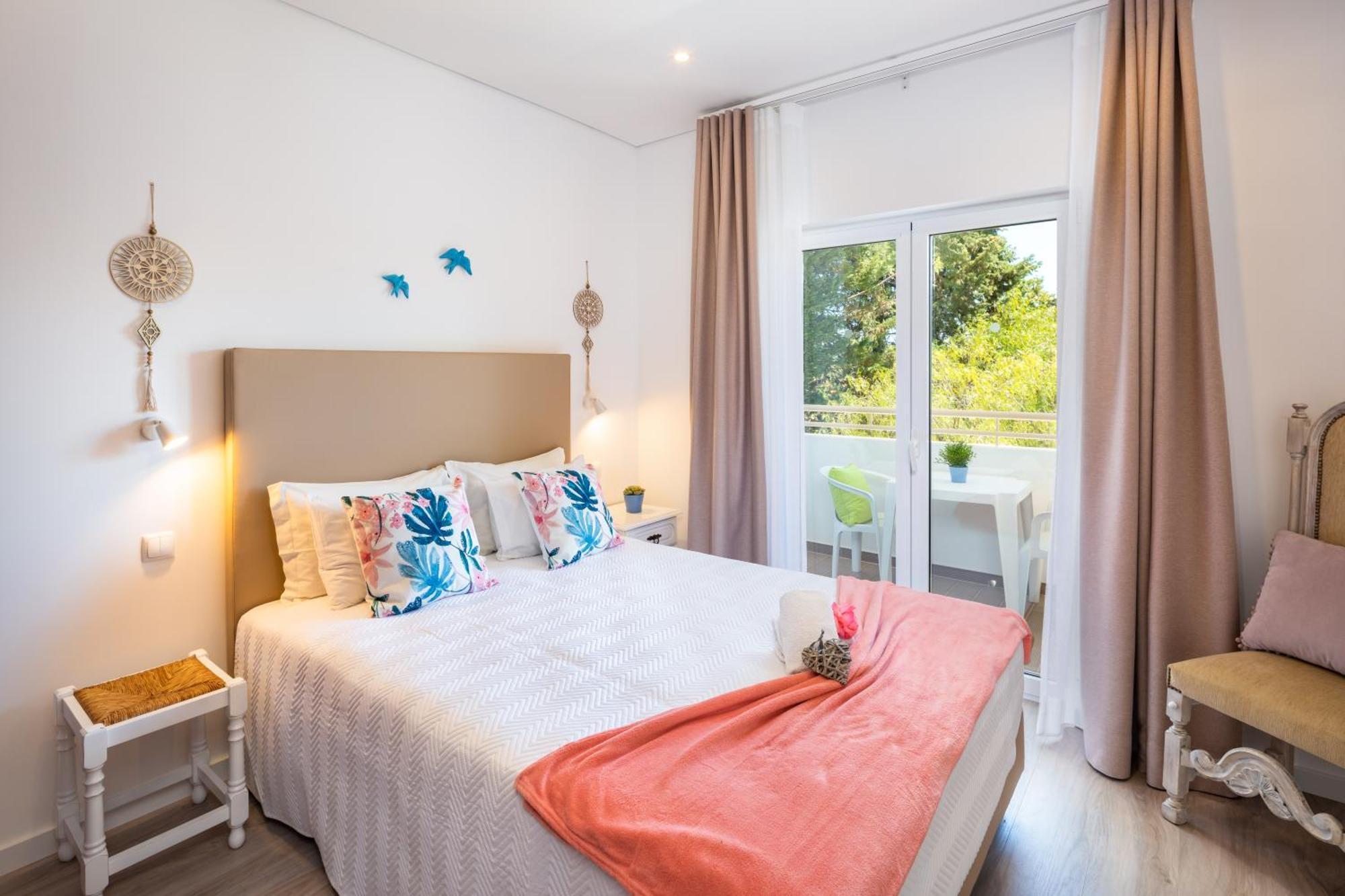 Superior One-Bedroom Apartment