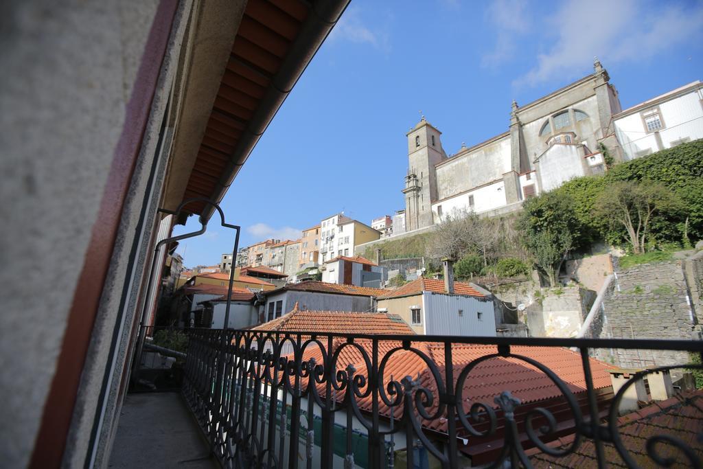 Studio Balcony,134740512:JPEG