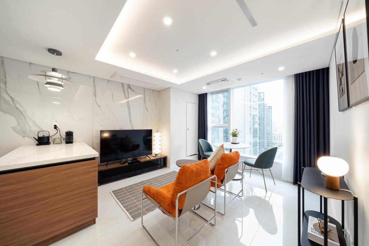 Premier Suite Random