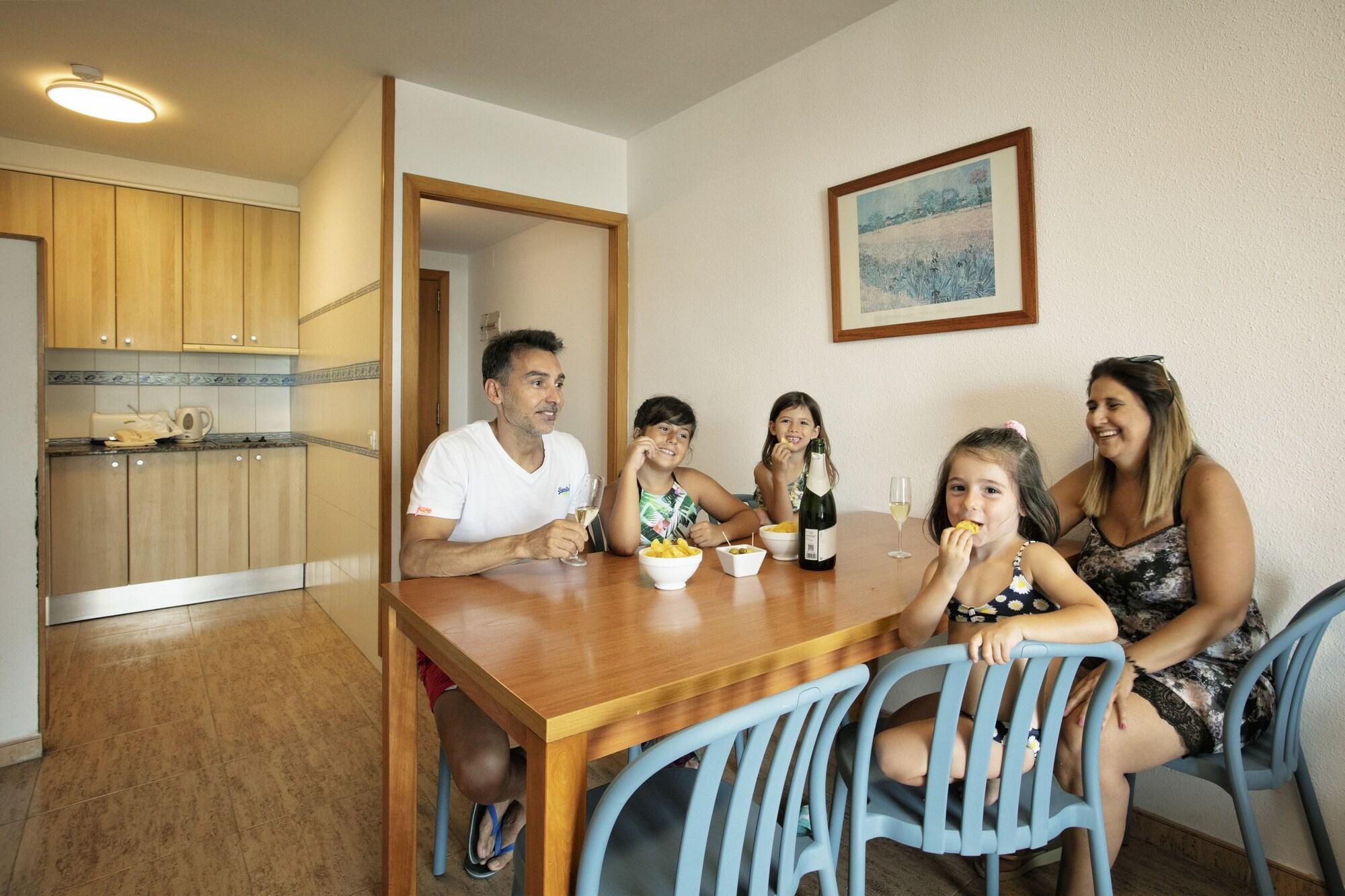 Standard Two-Bedroom Apartment with Balcony,1431872332:JPEG