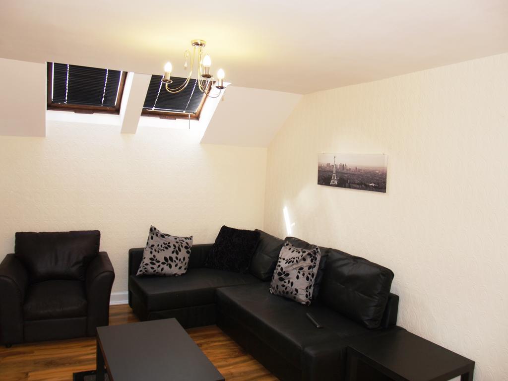 One-Bedroom Apartment 6