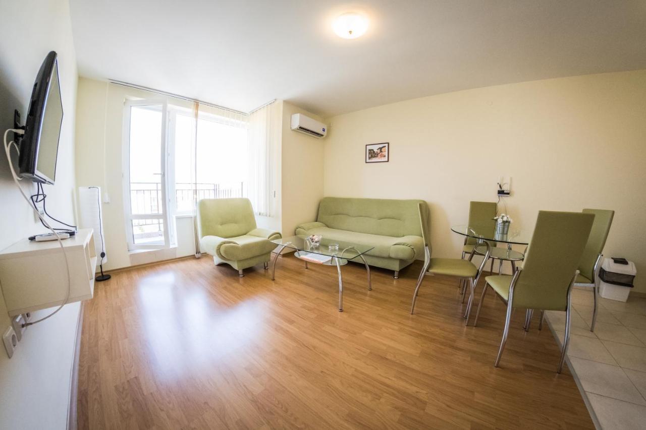 One-Bedroom Apartment with Balcony