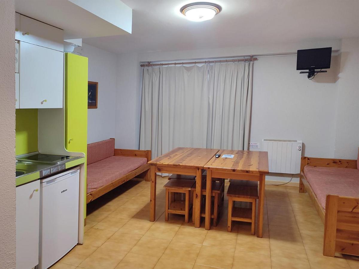 Estudio (máximo 6 adultos)