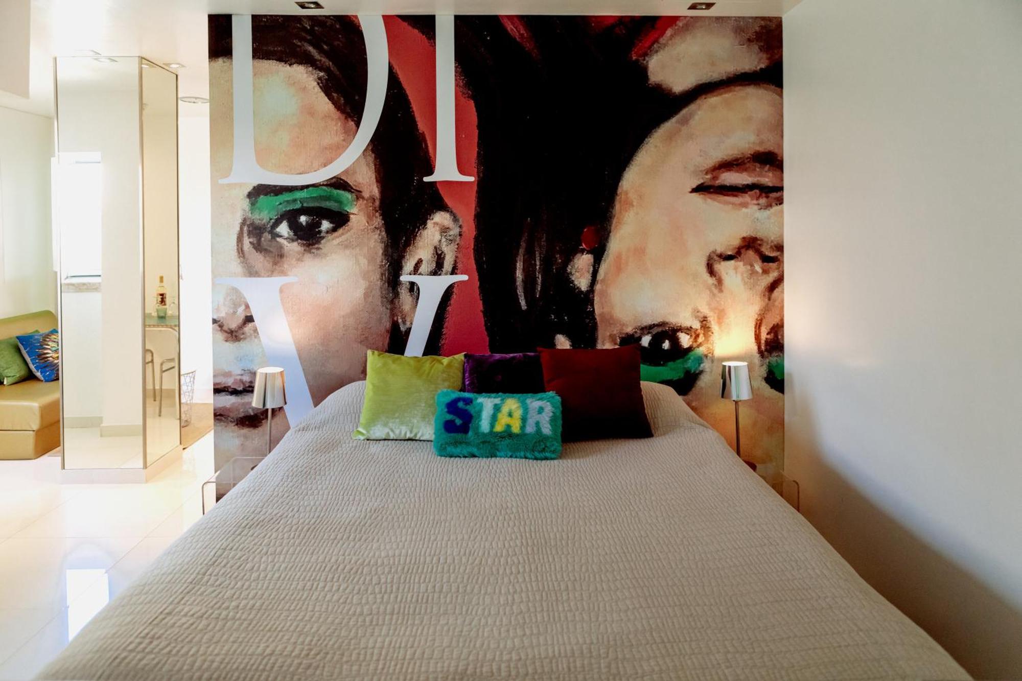 Estudio con vista al interior