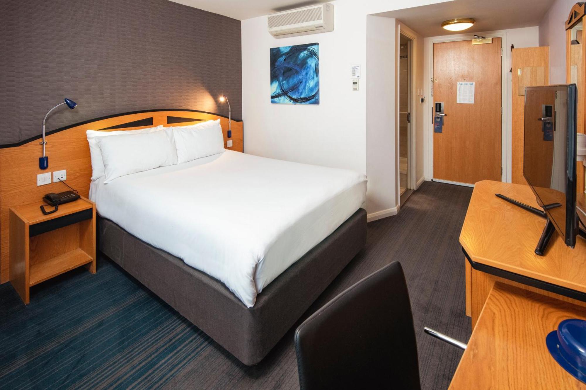 Standard Double Room with Free Hot Breakfast