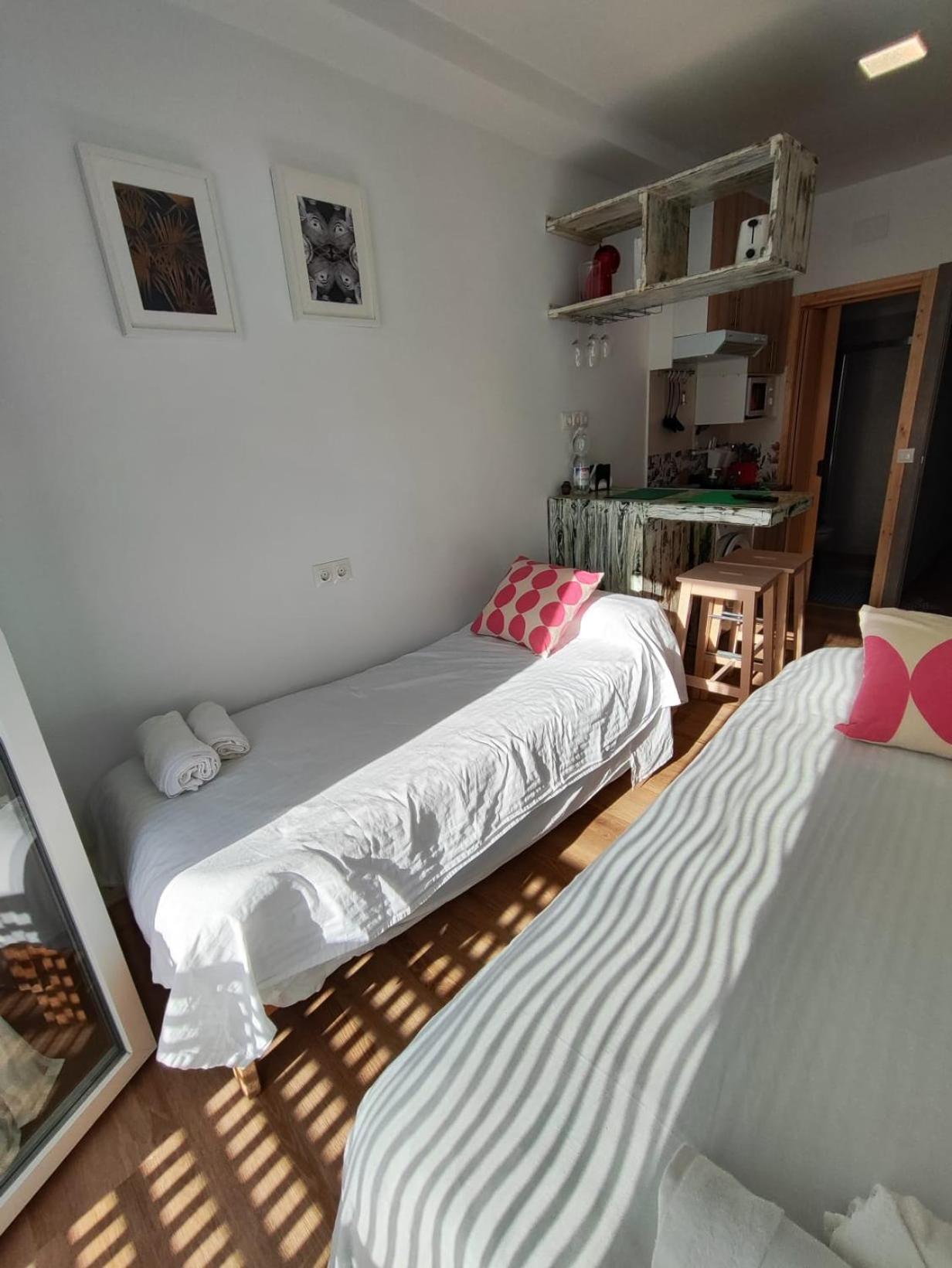 Twin Room,1530544441:JPEG