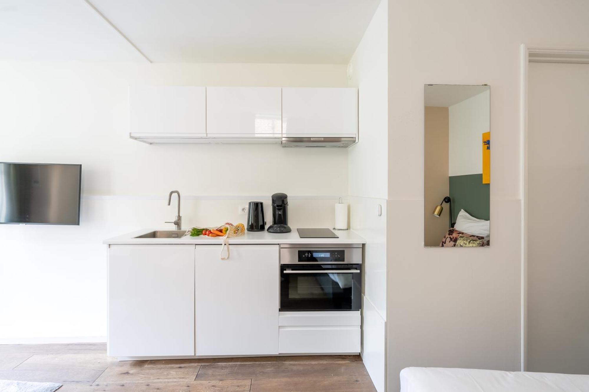 Medium Studio Kitchen