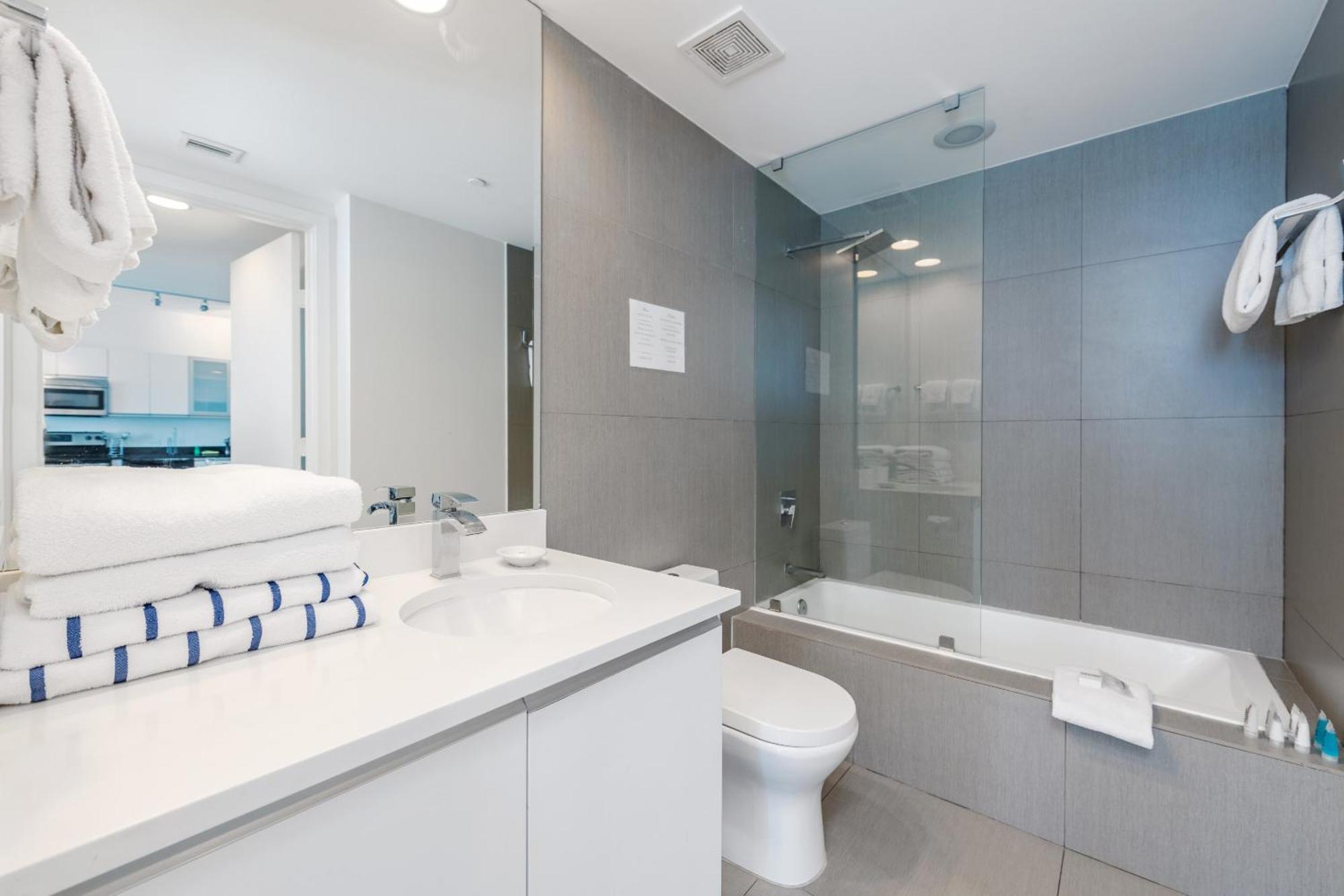 Apartamento de 1 dormitorio con vistas parciales al mar