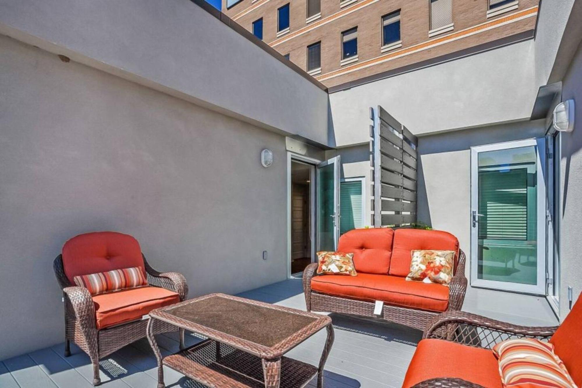 1-Bedroom Penthouse Terrace,1597603093:JPEG