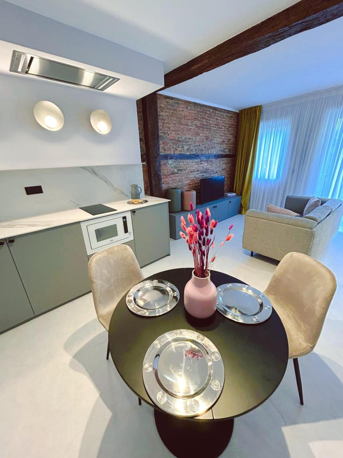 One-Bedroom Apartment,1605694650:JPEG