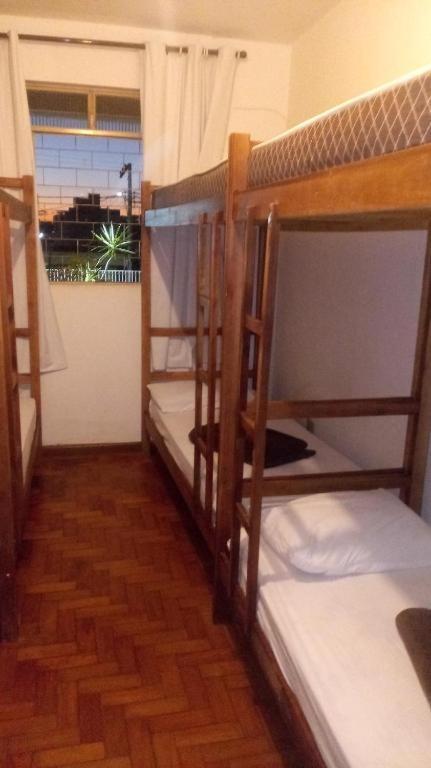 Cama de Solteiro em Dormitório com 10 Camas