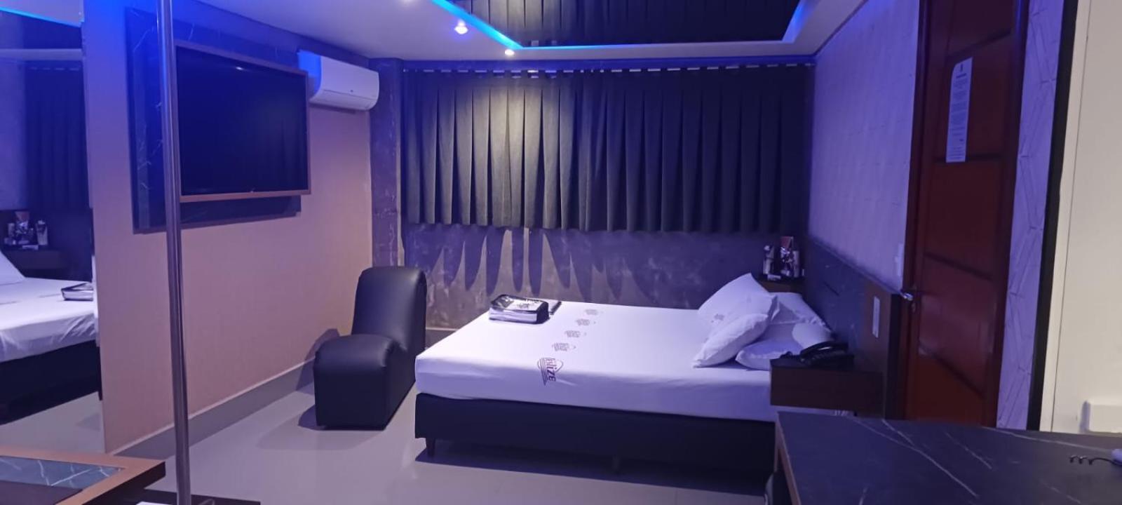 Deluxe Suite with Spa Bath,1616110393:JPEG