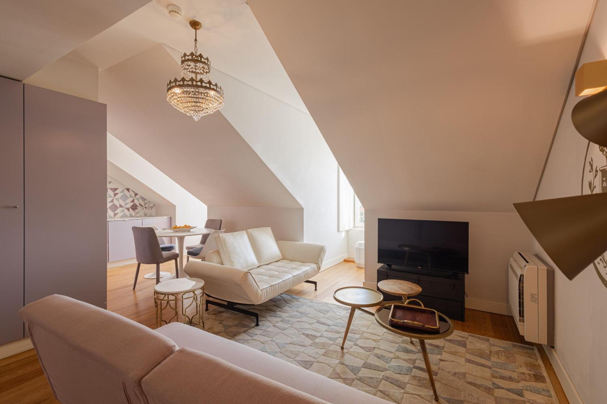 Deluxe Two-Bedroom Apartment River View