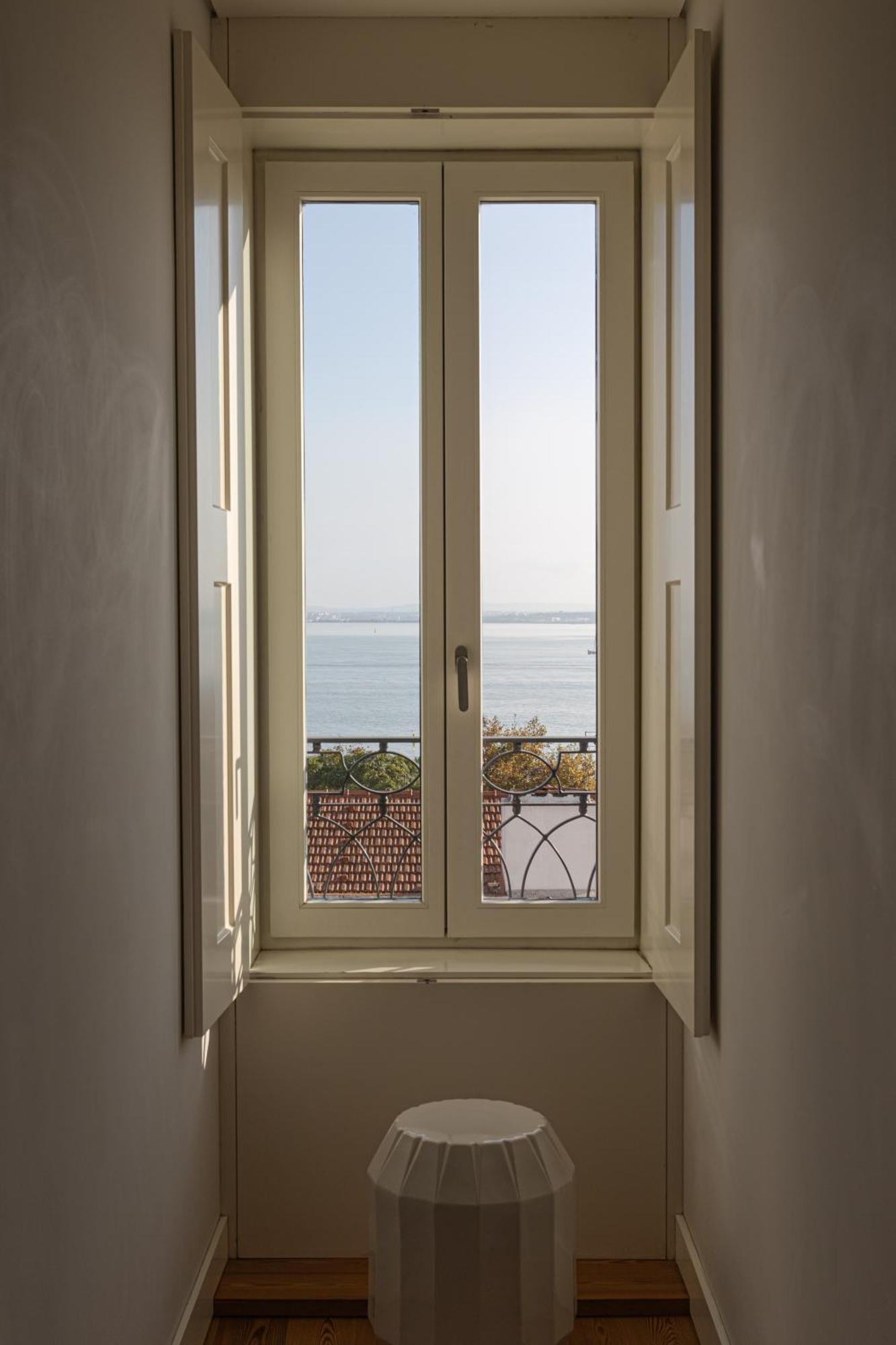 Deluxe One-Bedroom Apartment River View