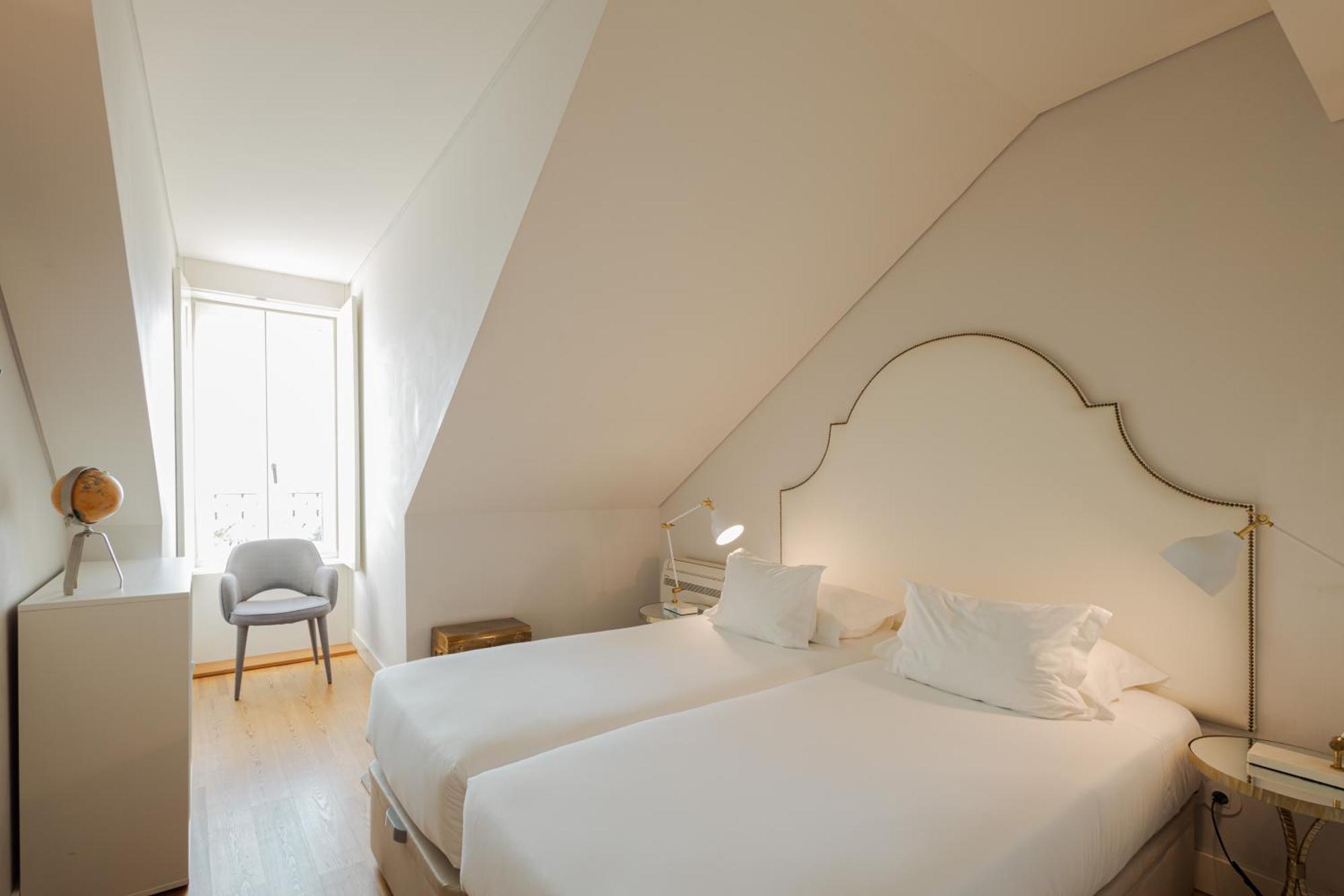 Deluxe Two-Bedroom Apartment River View