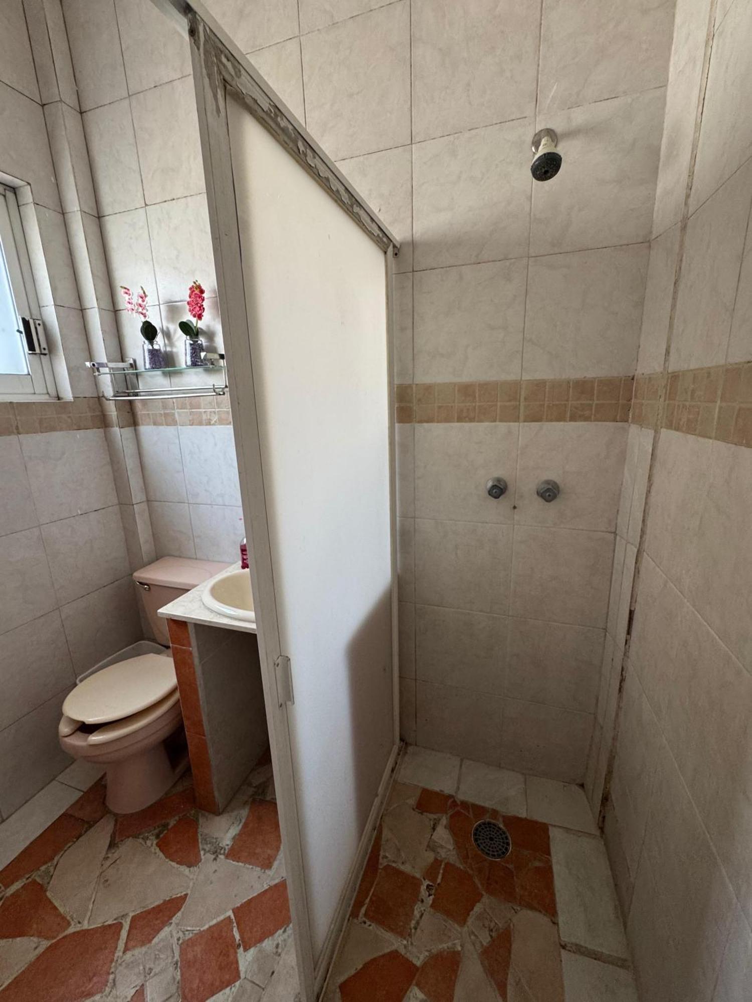Habitación Familiar con baño privado