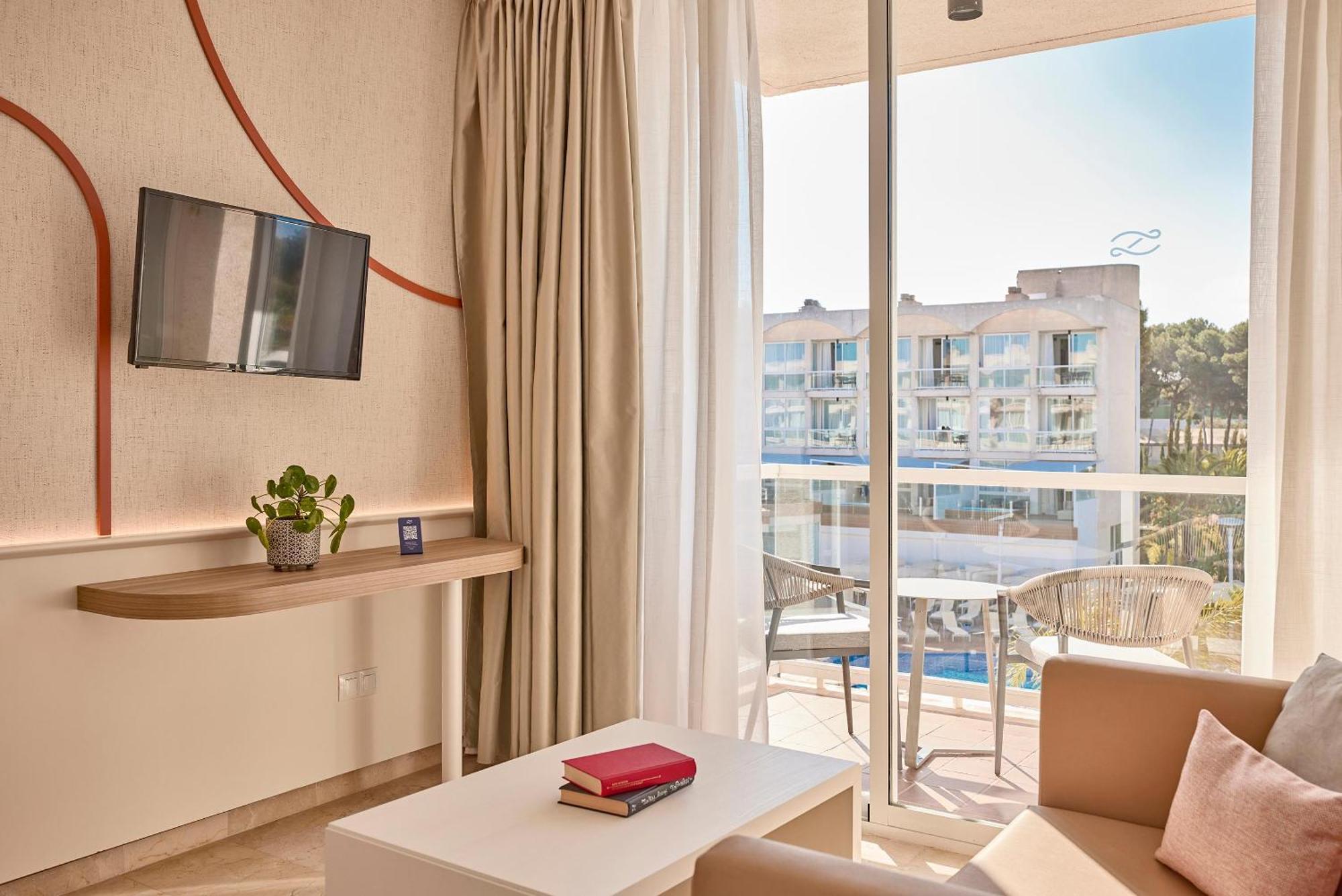 Double Room Pool View
