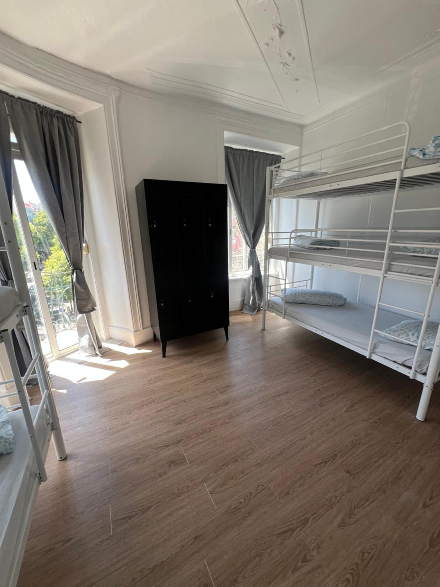 Cama em Dormitório Feminino com 6 Camas
