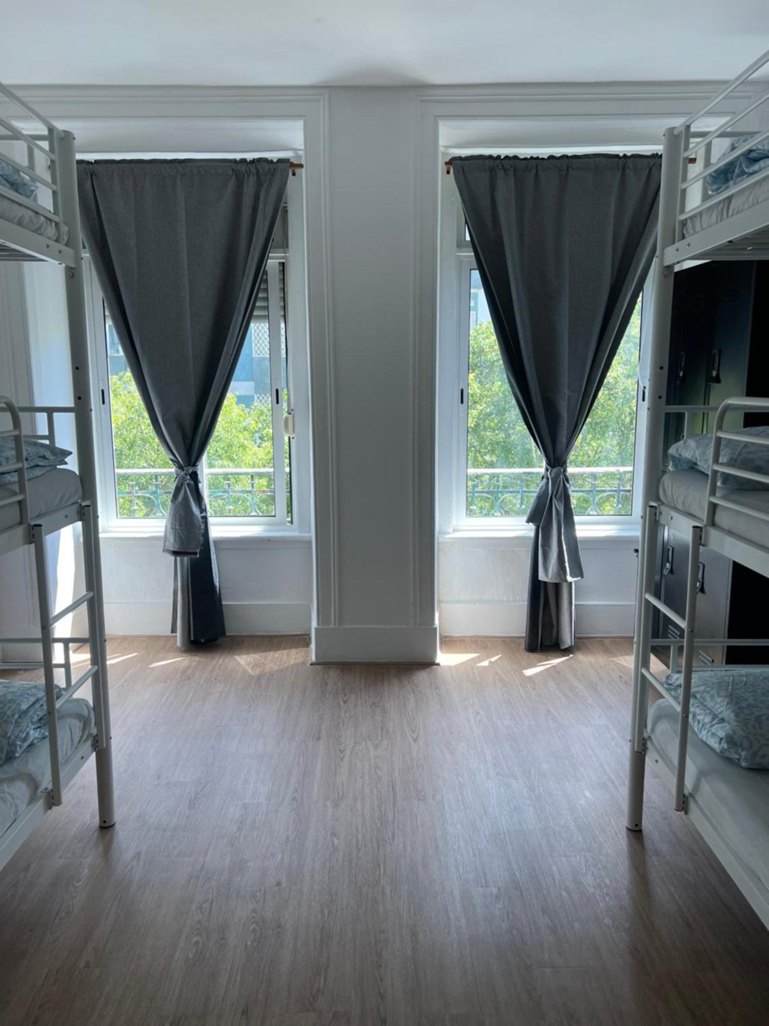 Cama em Dormitório Feminino com 6 Camas