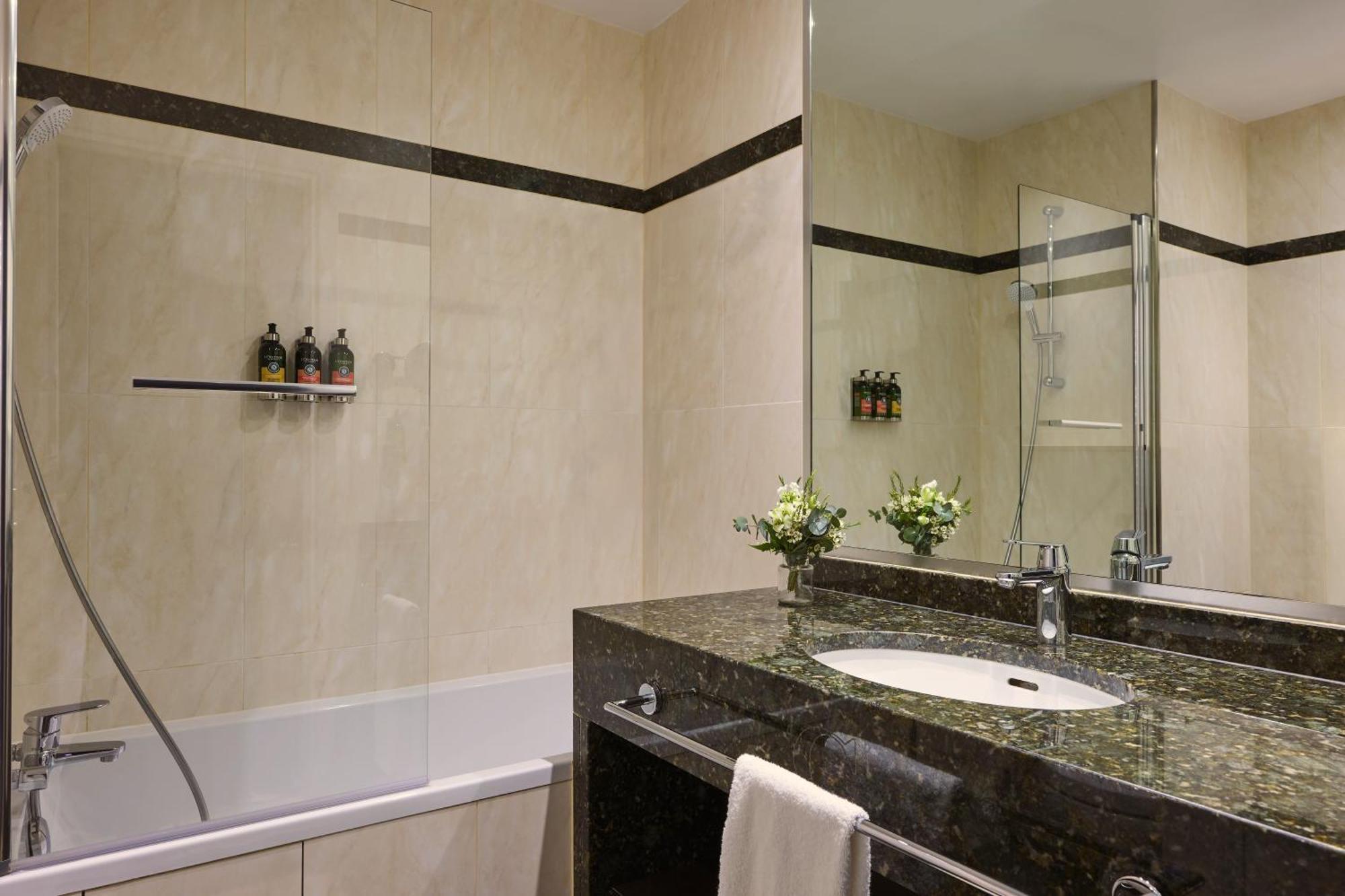 Executive Suite with Champs Elysées View