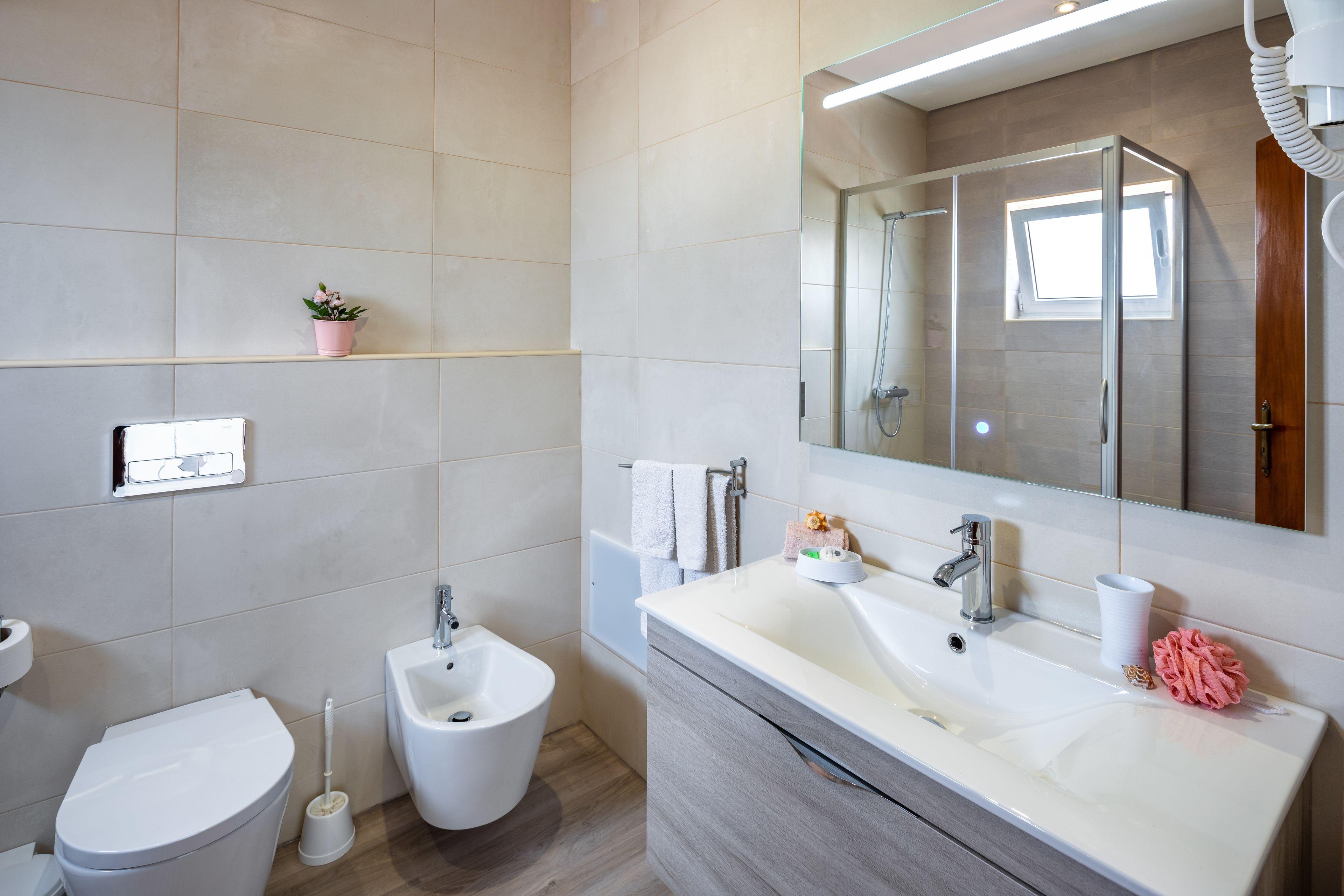 Superior One-Bedroom Apartment