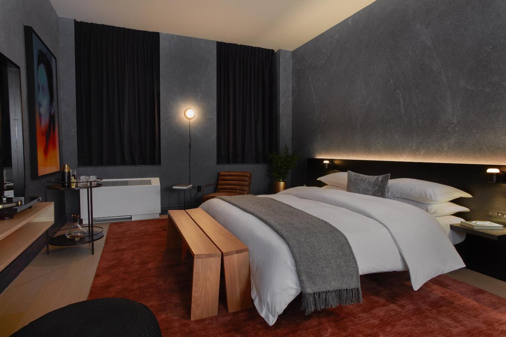 Deluxe King Studio 24 or 7 Front Desk