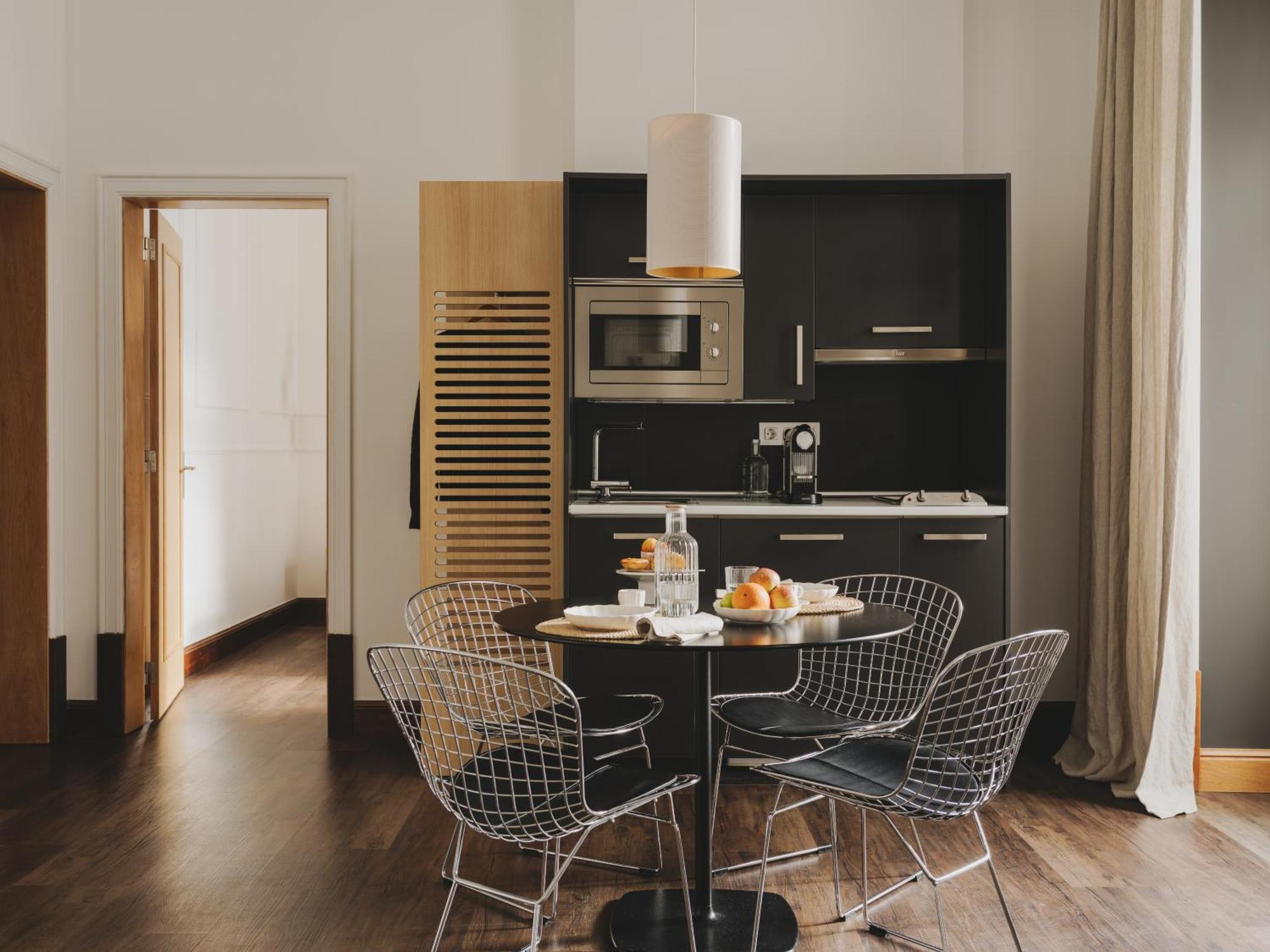 One-Bedroom Apartment Twin Beds