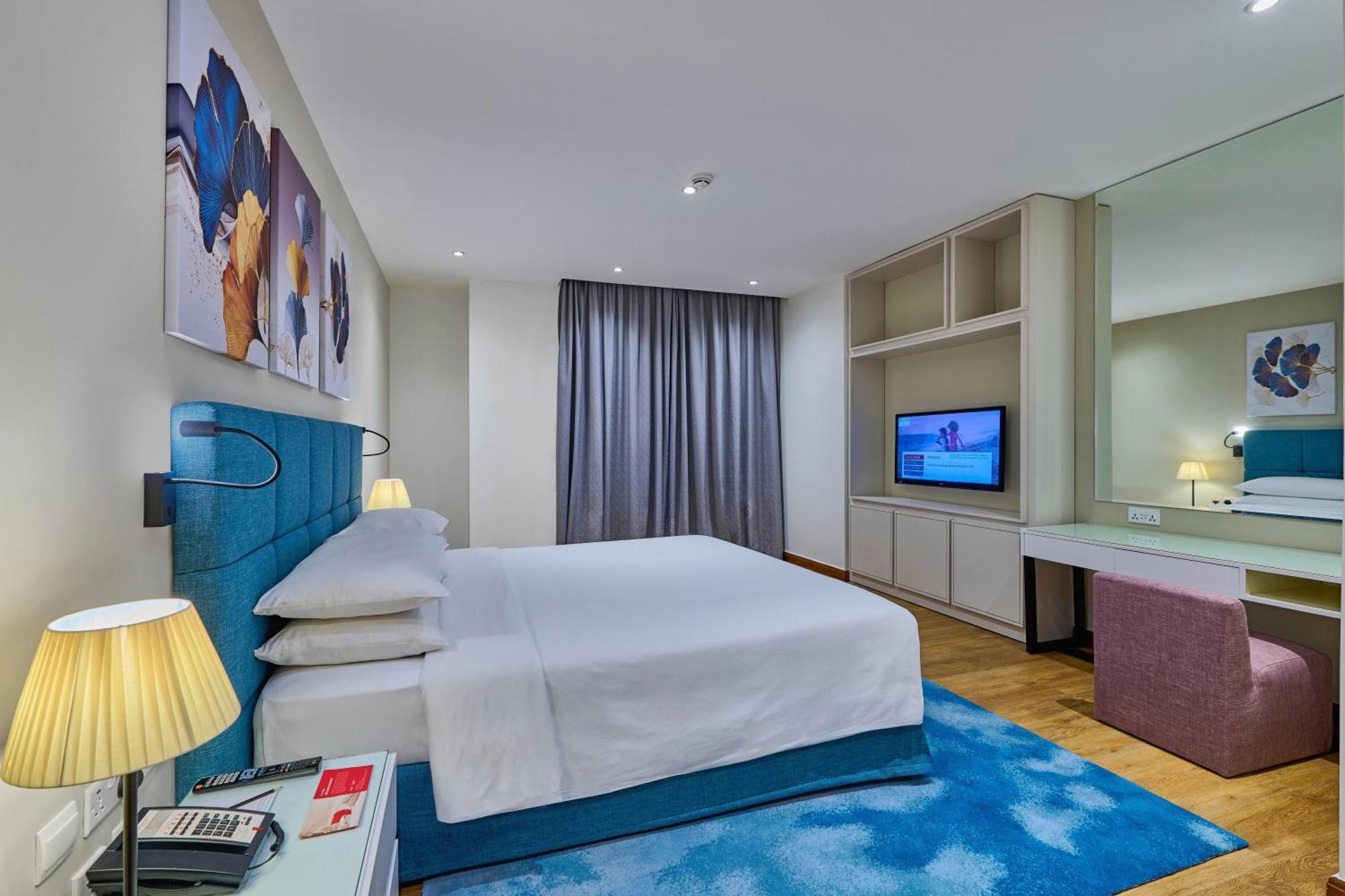 One-Bedroom King Suite with Balcony and Partial Sea View