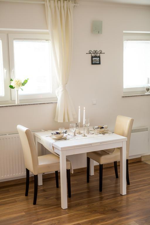 Studio (2 Adults)