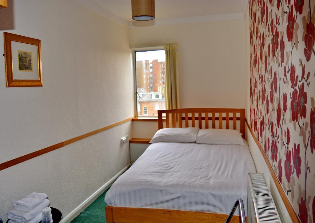 Double Room with Communal Bathroom