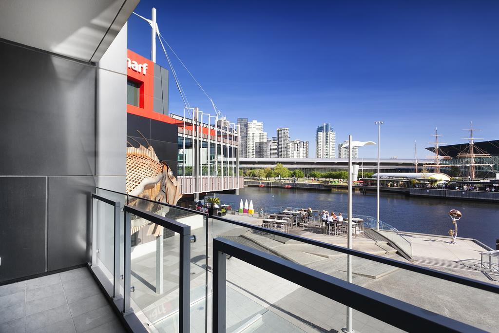 Deluxe Two-Bedroom River View Apartment with Two Bathrooms and Balcony