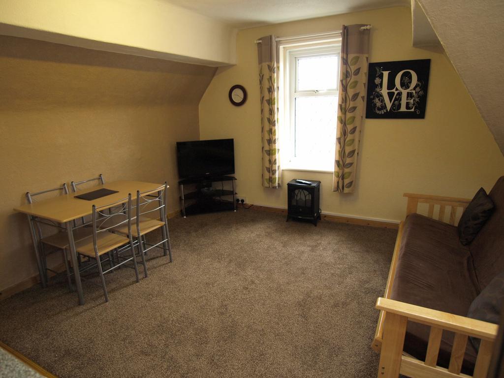 One-Bedroom Apartment - Flat 6