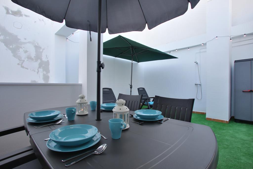 Apartment Terrace,267531625:JPEG