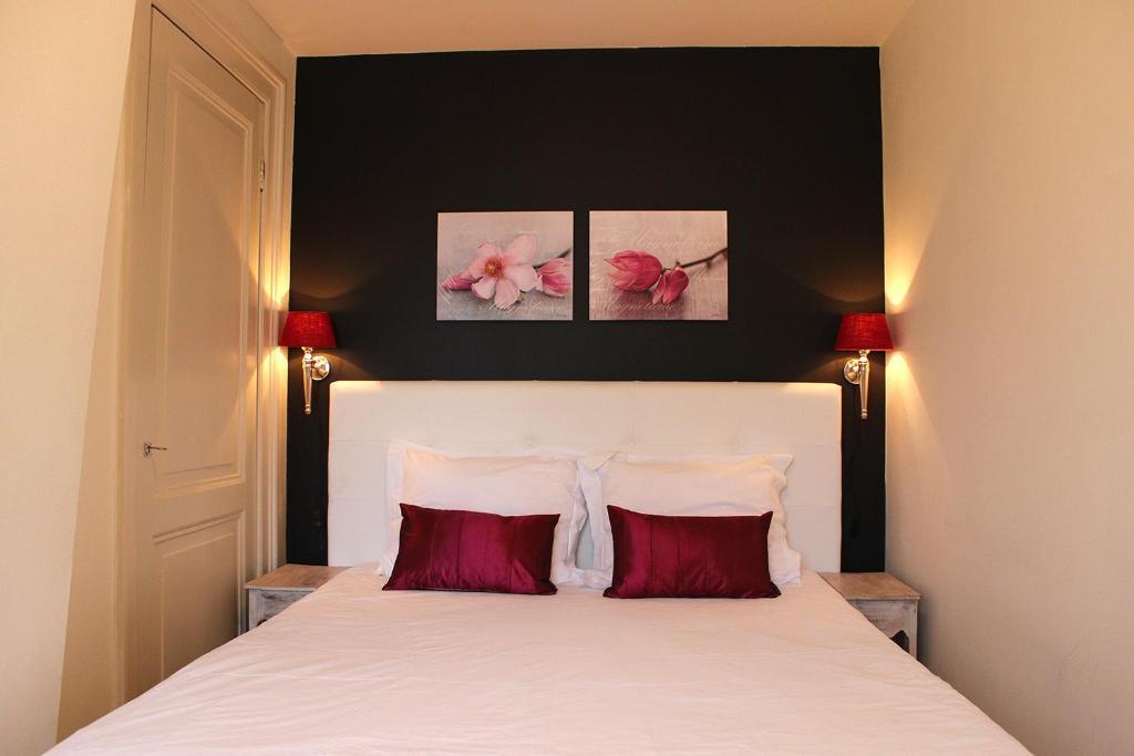 One-Bedroom Apartment with Canal View (2 Persons)
