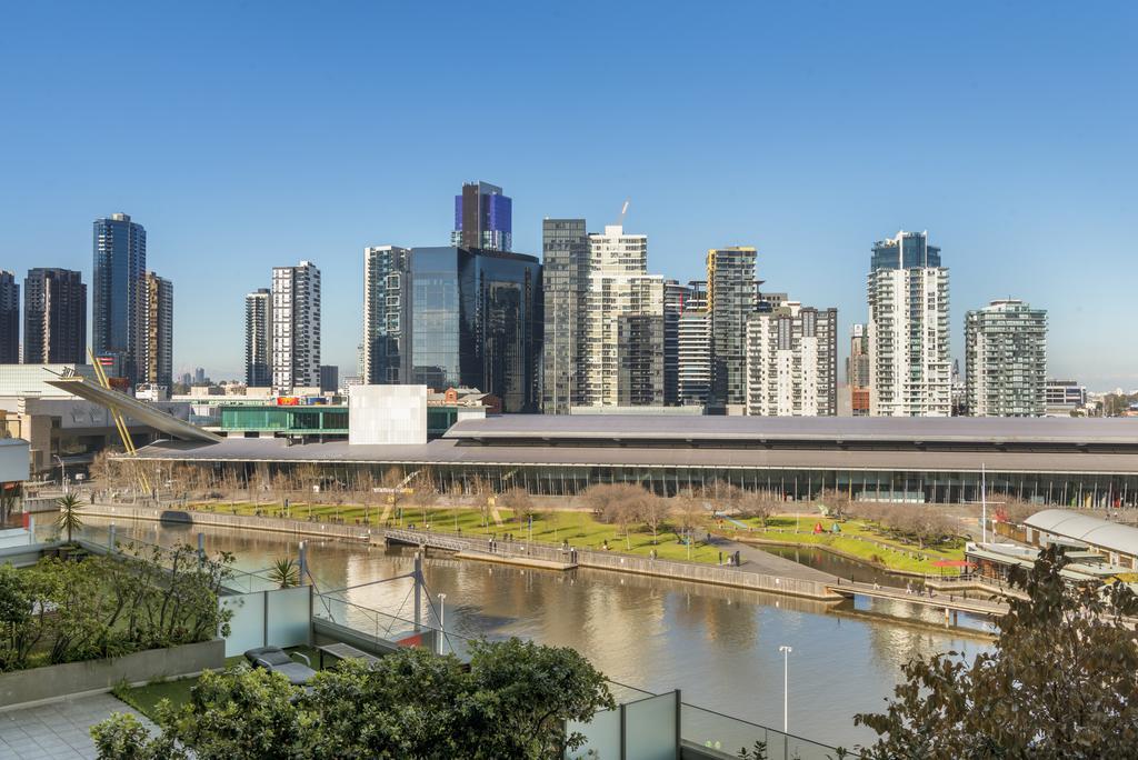 Deluxe One-Bedroom River View Apartment with Balcony