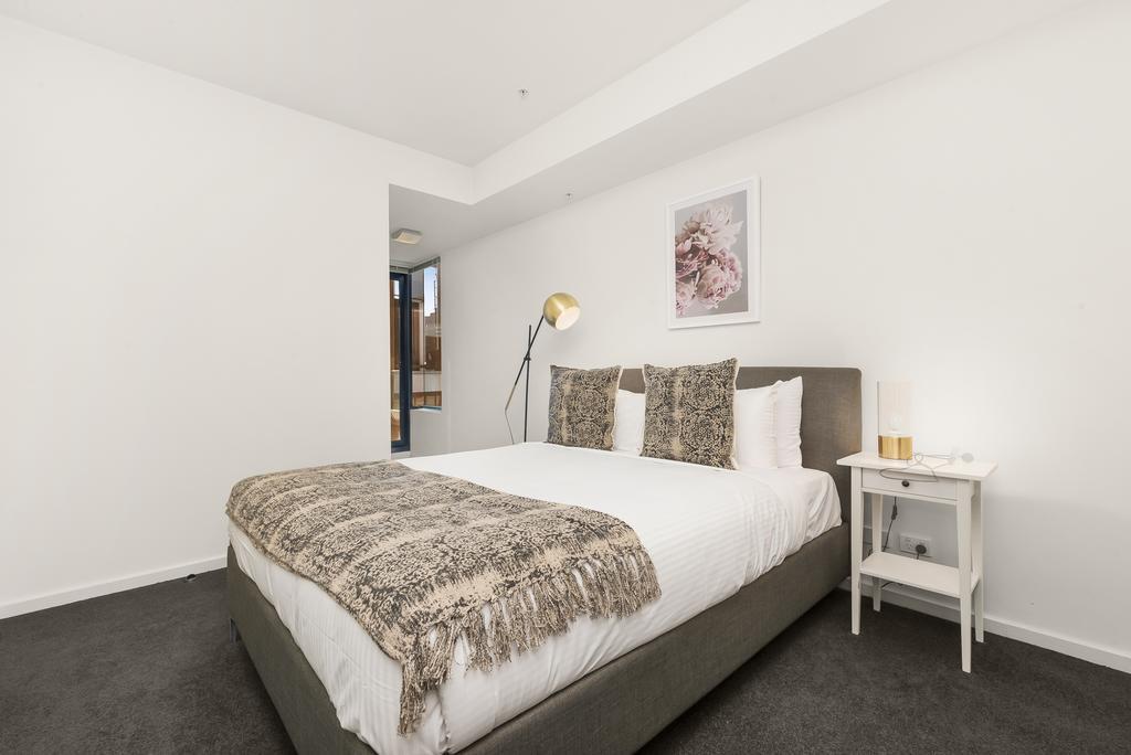 Standard Three-Bedroom Two-Bathrooms Apartment and Balcony