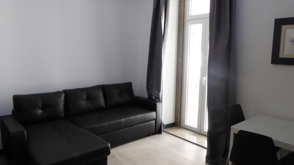 One-Bedroom Apartment,438383286:JPEG