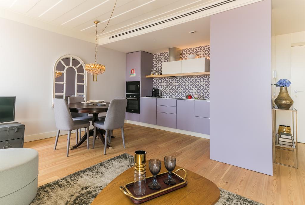 Deluxe One-Bedroom Apartment River View