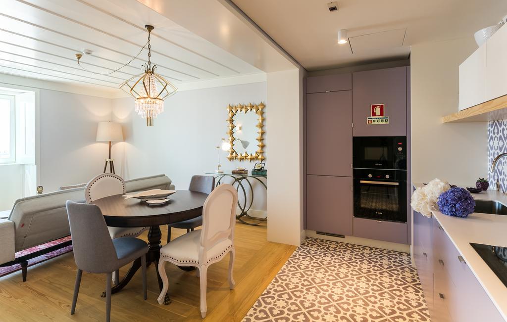 Deluxe Two-Bedroom Apartment River View
