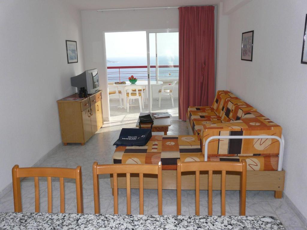 Apartamento de 2 dormitorios con vistas al mar (4-6 adultos)