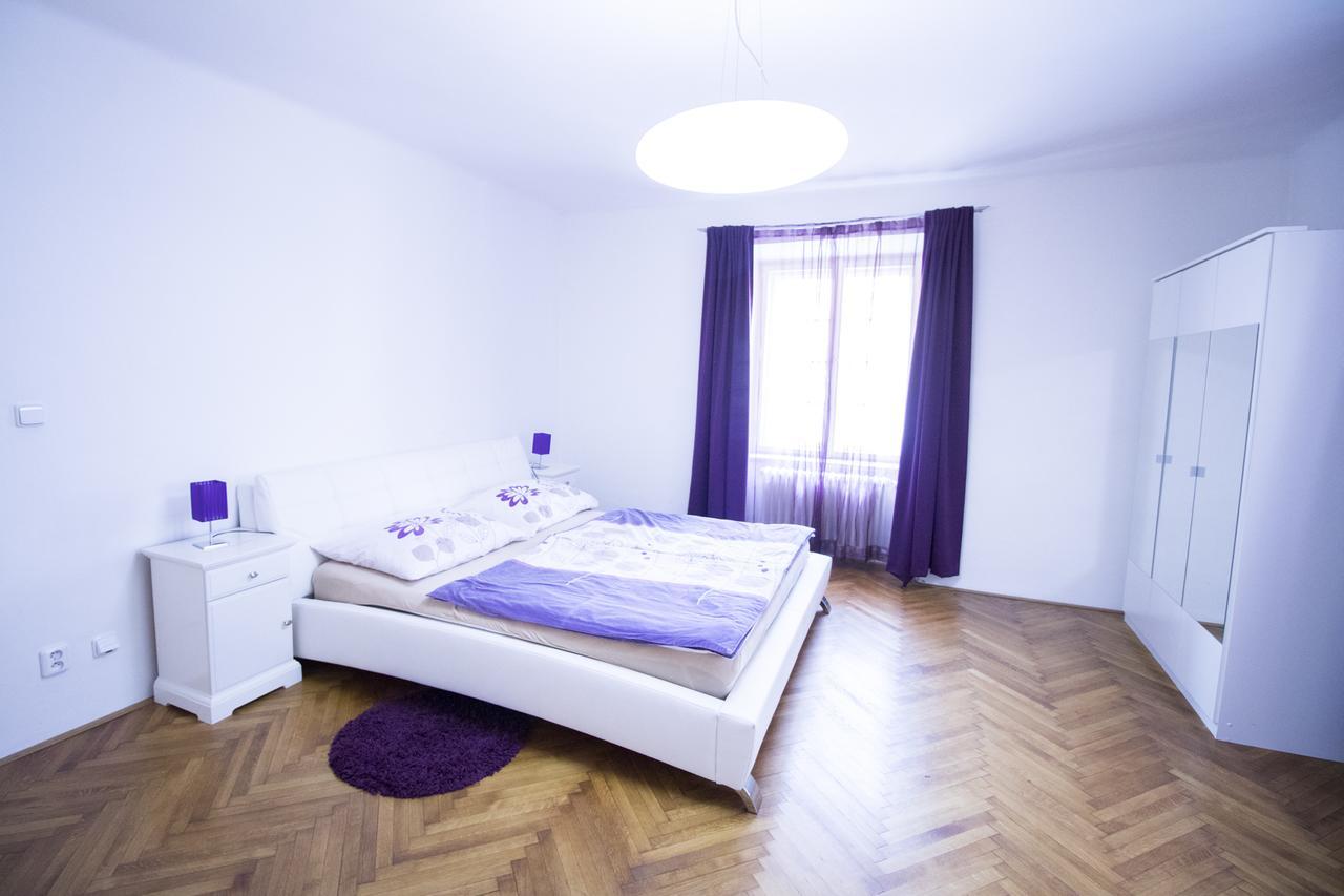 Two-Bedroom Apartment (no square view)