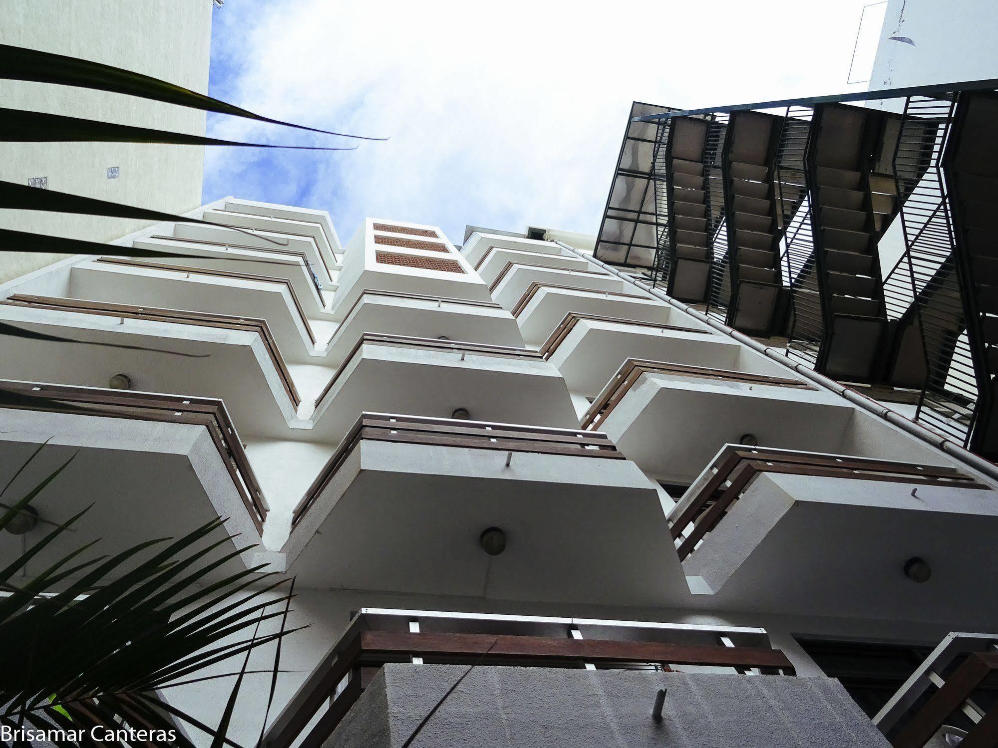 Estudio con balcón