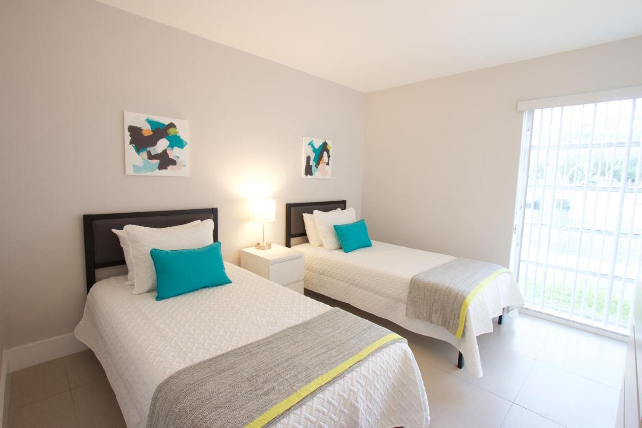 Deluxe Two Bedroom With Two Baths Stunning River Views (6 Adults)