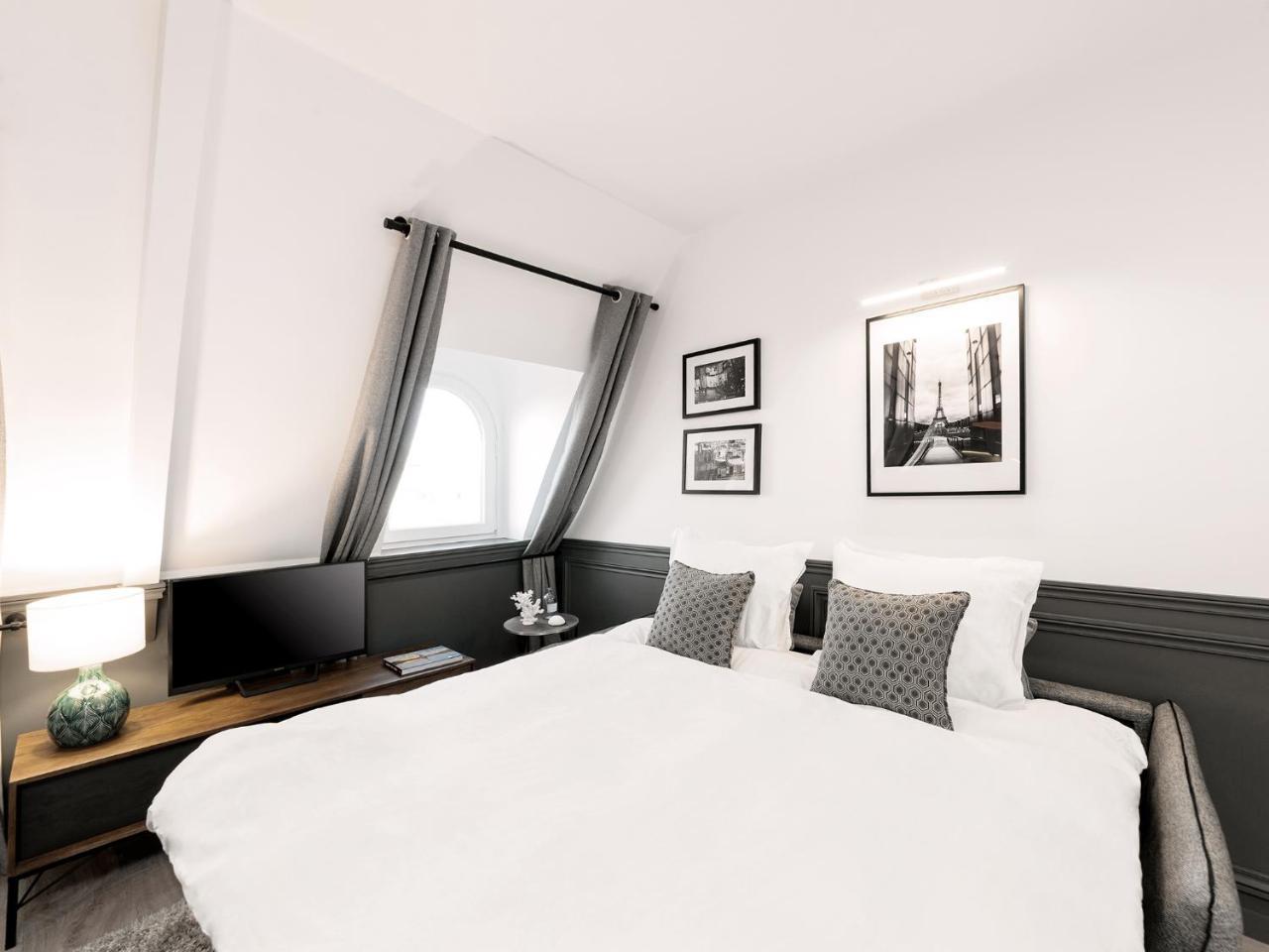 Two Bedrooms A or C Apartment Sacré Coeur View,758725183:JPEG