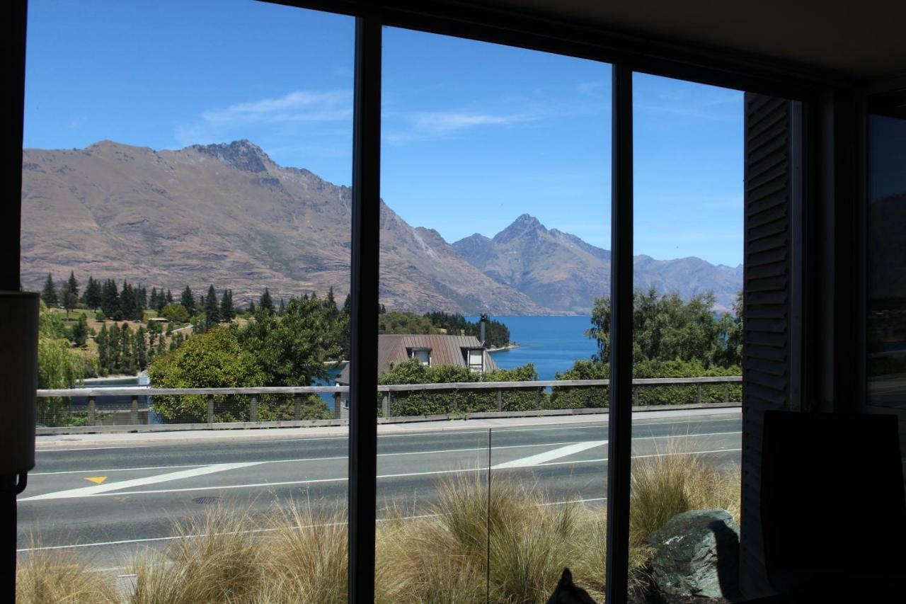 Two Bedroom Apartment with Mountain View